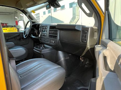 Used 2021 GMC Savana 3500 Extended w/ Power Convenience Package RWD image 16