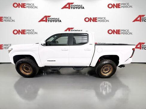 Certified 2025 Toyota Tacoma SR5 AWD/4WD image 4