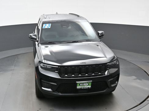 Used 2023 Jeep Grand Cherokee Altitude image 40