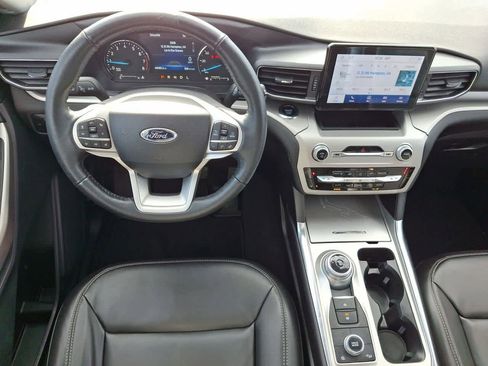 Used 2022 Ford Explorer XLT w/ Equipment Group 202A image 27
