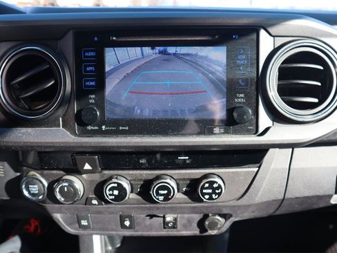 Used 2017 Toyota Tacoma TRD Sport image 20