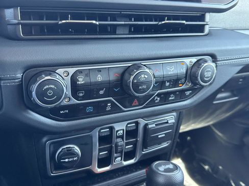 Used 2025 Jeep Wrangler Unlimited Sahara w/ Safety Group image 22