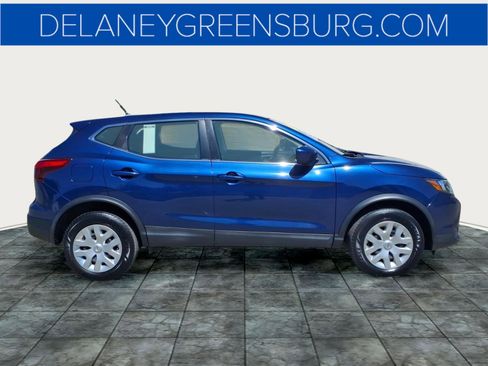 Used 2019 Nissan Rogue Sport S image 2