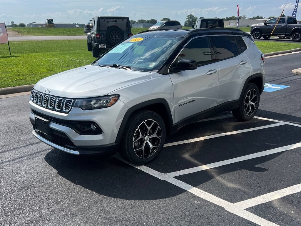 Used 2024 Jeep Compass Limited AWD/4WD image 4