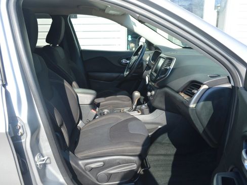 Used 2016 Jeep Cherokee Latitude w/ Safety/Convenience Group image 16