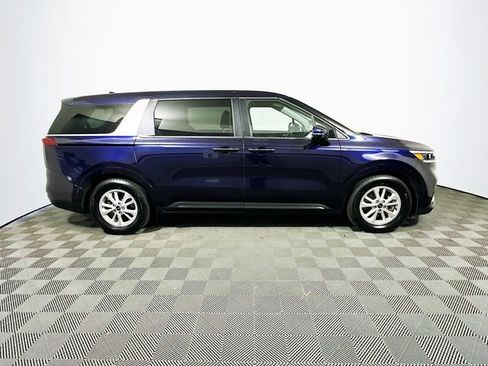 Used 2024 Kia Carnival LX image 9