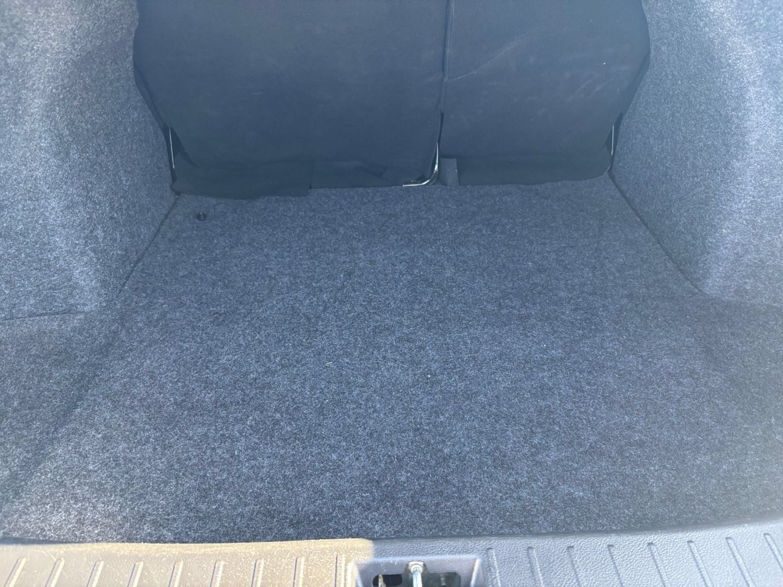 Used 2025 Nissan Versa SV FWD image 30