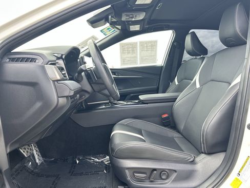 Used 2025 Toyota Camry SE w/ Multimedia Upgrade Package FWD image 13
