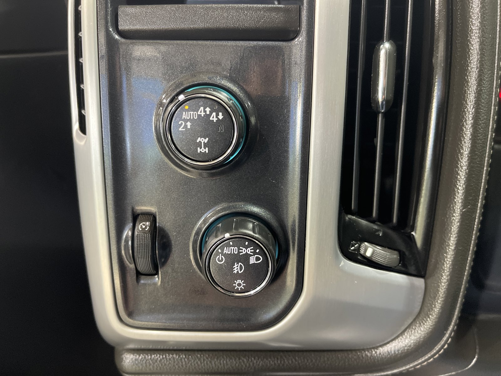 Used 2017 GMC Sierra 1500 SLT w/ SLT Premium Package AWD/4WD image 29
