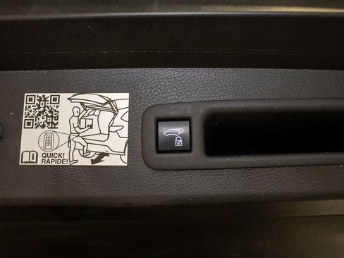 Used 2022 Toyota Sienna Platinum image 7