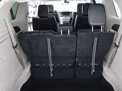 Used 2024 Chrysler Pacifica Select image 28