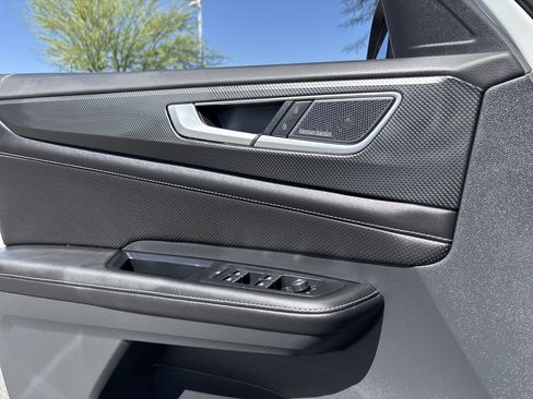 Used 2025 Volkswagen Atlas Cross Sport SEL Premium R-Line image 20