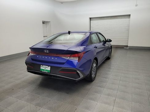 Used 2024 Hyundai Elantra SEL FWD image 9