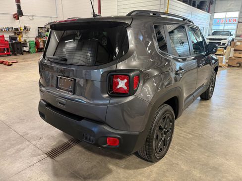 Used 2021 Jeep Renegade Sport image 19