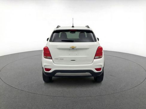 Certified 2022 Chevrolet Trax LT w/ LT Convenience Package image 7