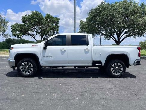 Used 2022 Chevrolet Silverado 2500 LT w/ Convenience Package AWD/4WD image 4