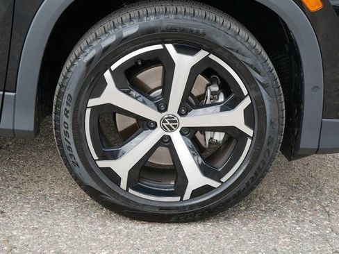 Certified 2025 Volkswagen Tiguan SE AWD/4WD image 9
