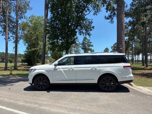 Used 2024 Lincoln Navigator L Reserve AWD/4WD image 7
