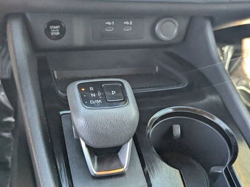Used 2024 Nissan Rogue SV FWD image 23