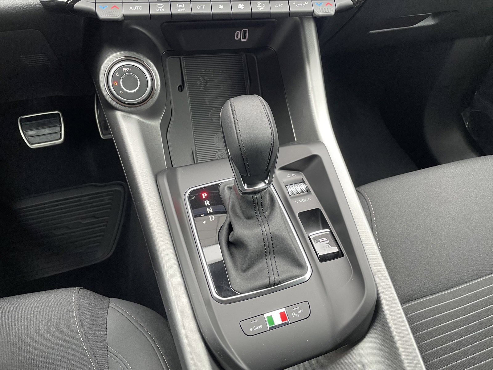 New 2025 Alfa Romeo Tonale AWD/4WD image 18