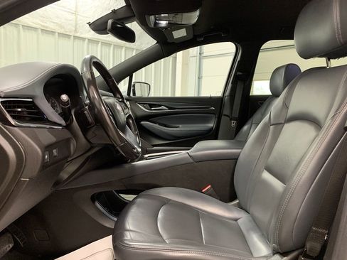 Used 2022 Buick Enclave Essence image 4