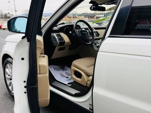 Used 2016 Land Rover Range Rover Sport HSE image 10