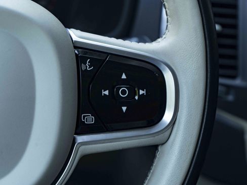 Used 2019 Volvo XC90 T6 Momentum w/ Protection Package Premier AWD/4WD image 22