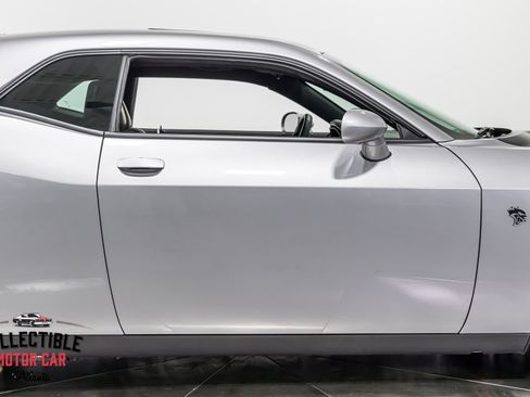 Used 2016 Dodge Challenger SRT Hellcat RWD image 42