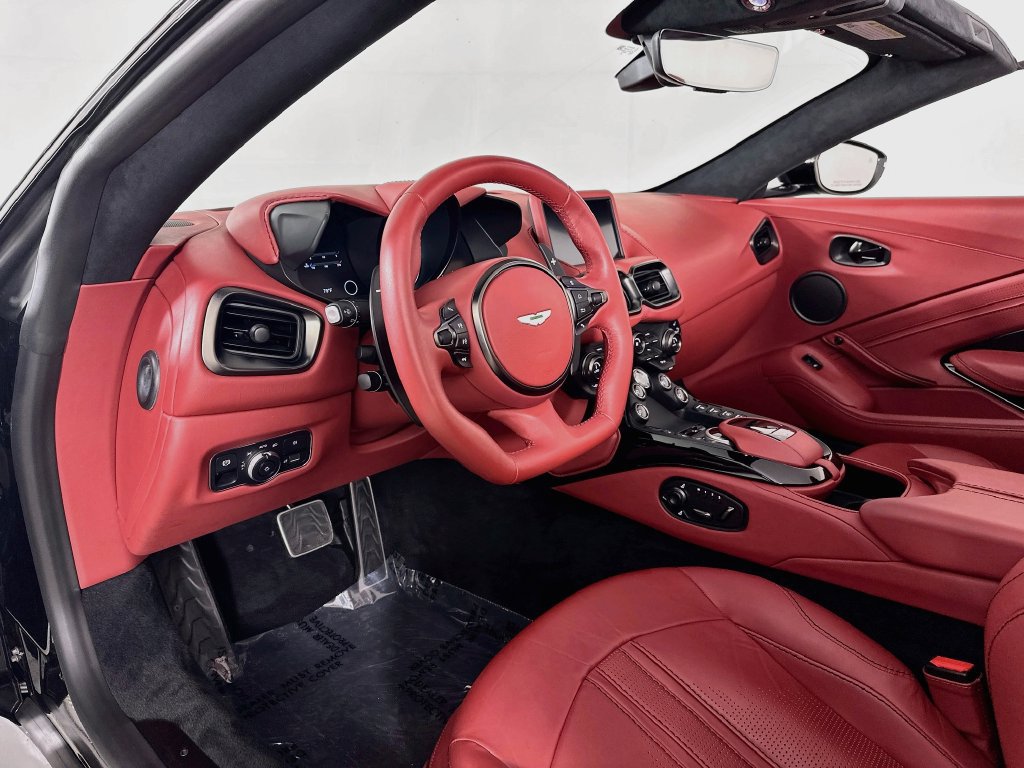 Used 2022 Aston Martin V8 Vantage Roadster RWD image 9