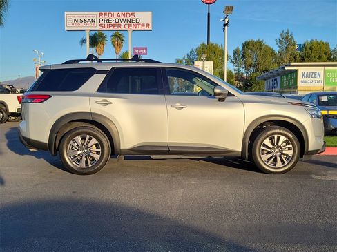 Certified 2022 Nissan Pathfinder SV image 29