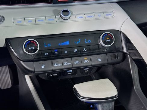 Used 2024 Hyundai Elantra Limited FWD image 18