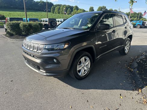 Used 2022 Jeep Compass Latitude w/ Convenience Group AWD/4WD image 8