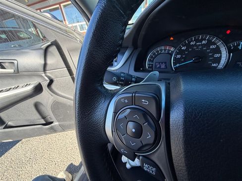 Used 2012 Toyota Camry SE w/ Leather Pkg FWD image 18