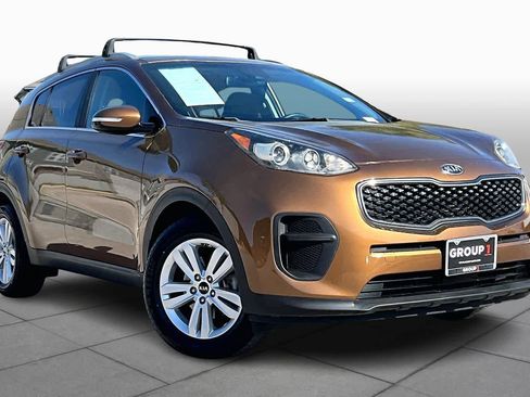 Used 2018 Kia Sportage LX w/ LX Technology Package image 3