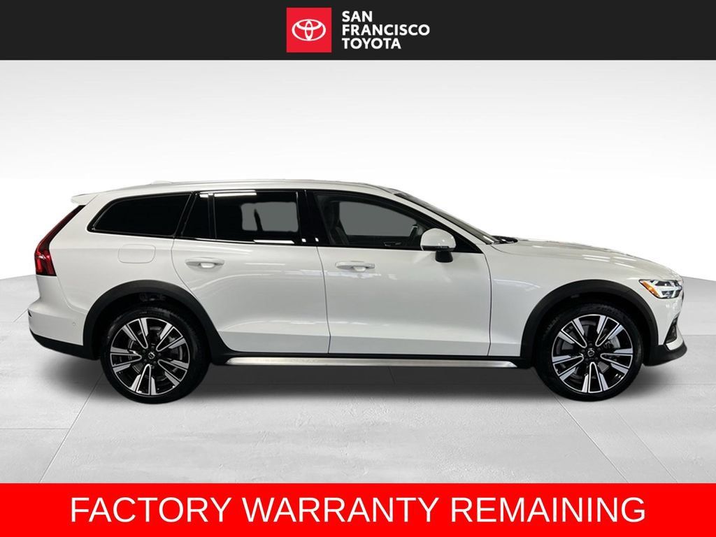 Used 2026 Volvo V60 B5 Cross Country Ultra w/ Climate Package AWD/4WD image 6