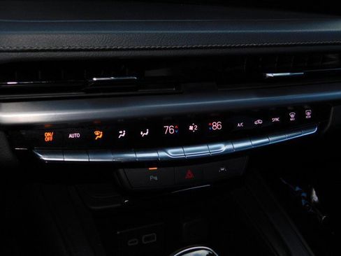 Used 2024 Cadillac XT4 Premium Luxury image 25