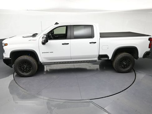 Used 2024 Chevrolet Silverado 2500 ZR2 w/ Technology Package AWD/4WD image 16