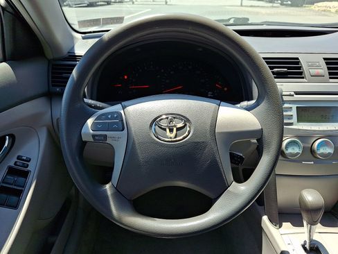 Used 2009 Toyota Camry FWD image 18
