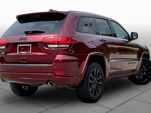Used 2018 Jeep Grand Cherokee Altitude AWD/4WD image 13