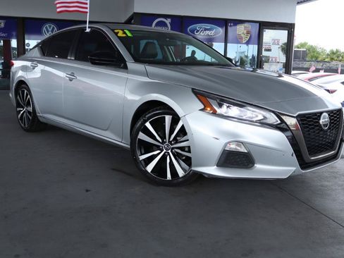 Used 2021 Nissan Altima 2.5 SR FWD image 3