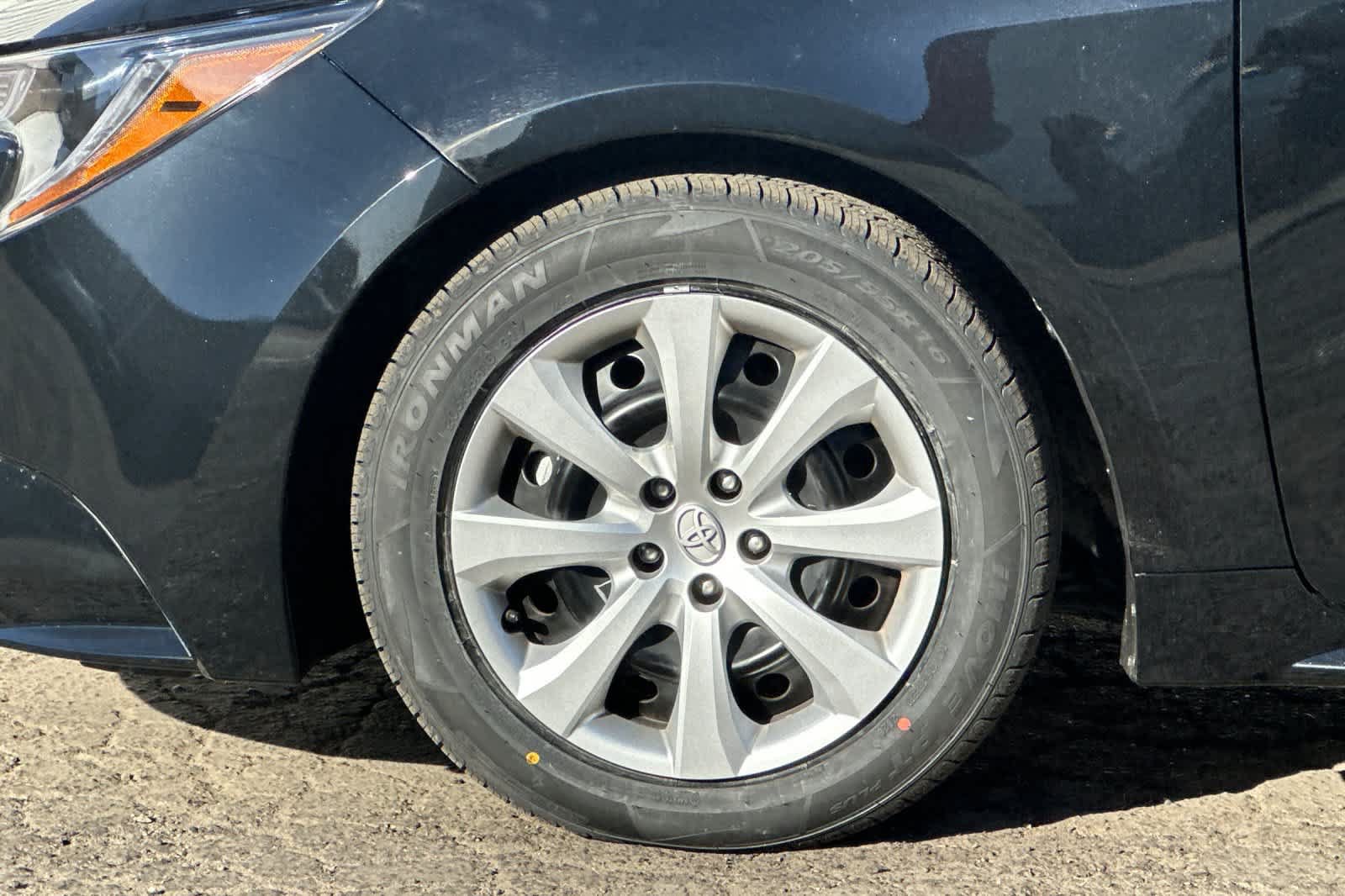 Used 2025 Toyota Corolla LE FWD image 34