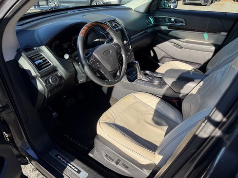 Used 2016 Ford Explorer Platinum image 8