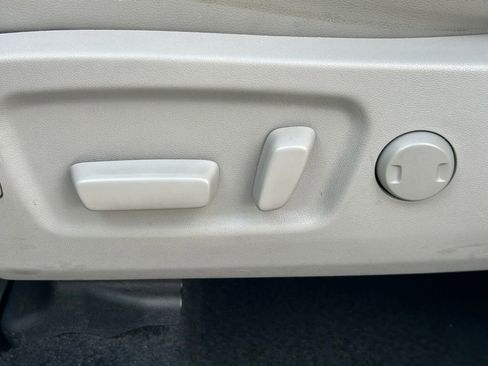 Used 2019 Toyota Highlander Limited image 29