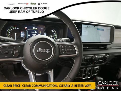 Used 2025 Jeep Wrangler Sahara image 24