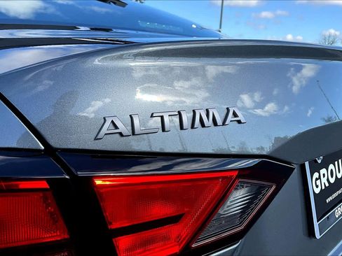 New 2025 Nissan Altima 2.5 SR image 15