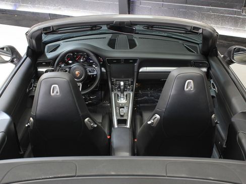 Used 2017 Porsche 911 Carrera image 27