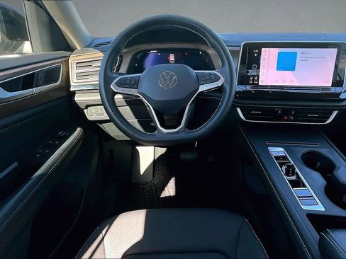 Used 2024 Volkswagen Atlas SE FWD image 8