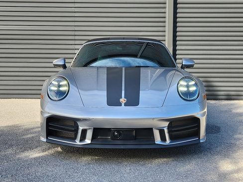 Certified 2025 Porsche 911 Carrera image 10