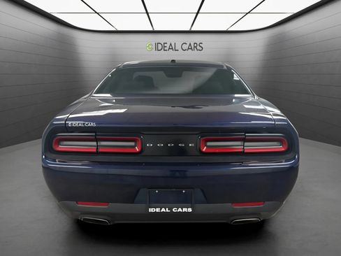 Used 2015 Dodge Challenger SXT RWD image 6
