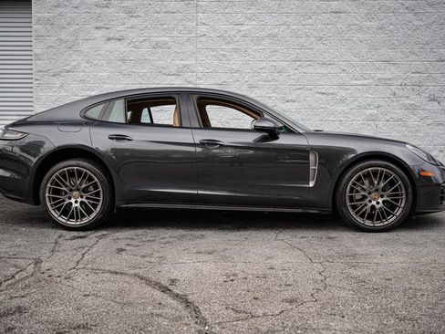 Used 2022 Porsche Panamera Platinum Edition image 17